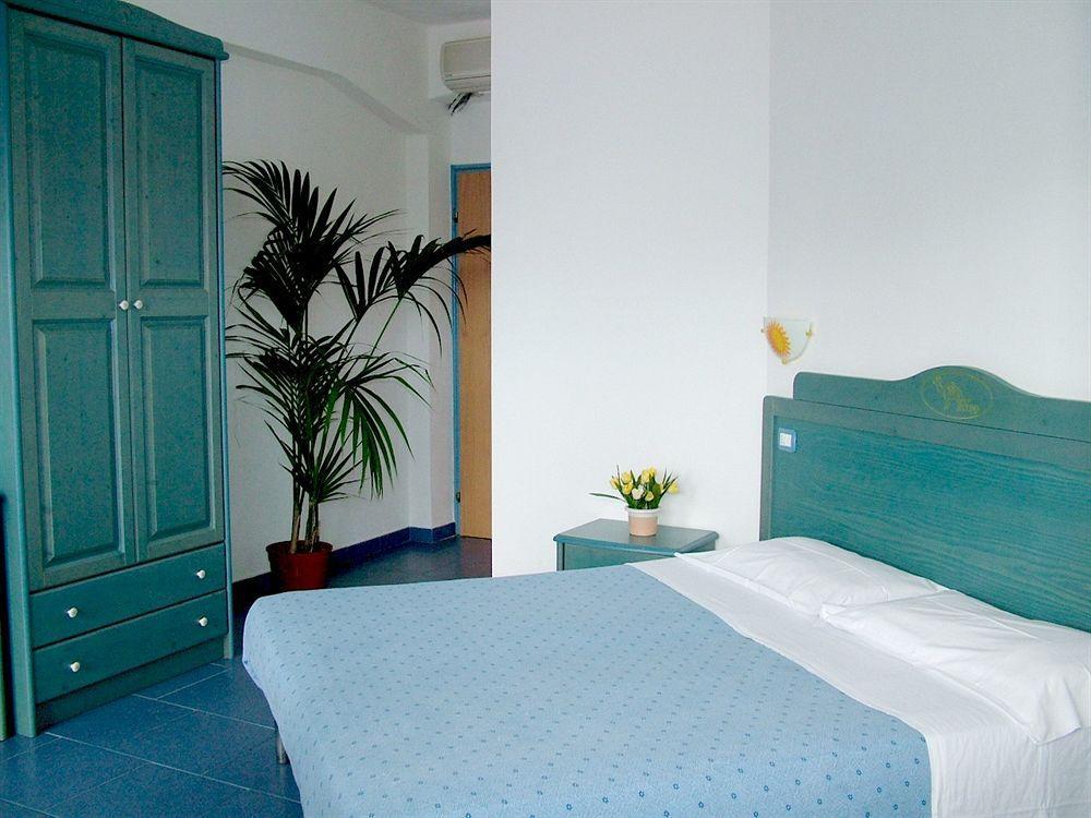 Aparthotel Oasi Azzurra à Messine Extérieur photo