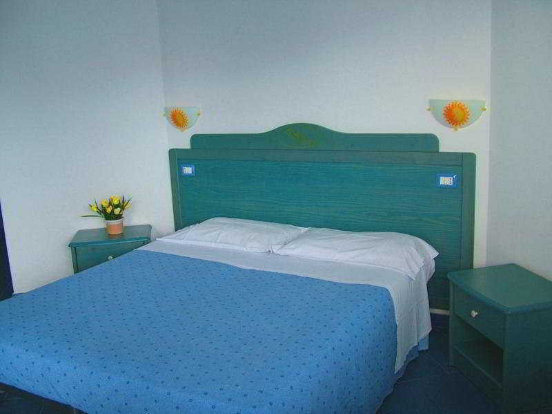 Aparthotel Oasi Azzurra à Messine Extérieur photo