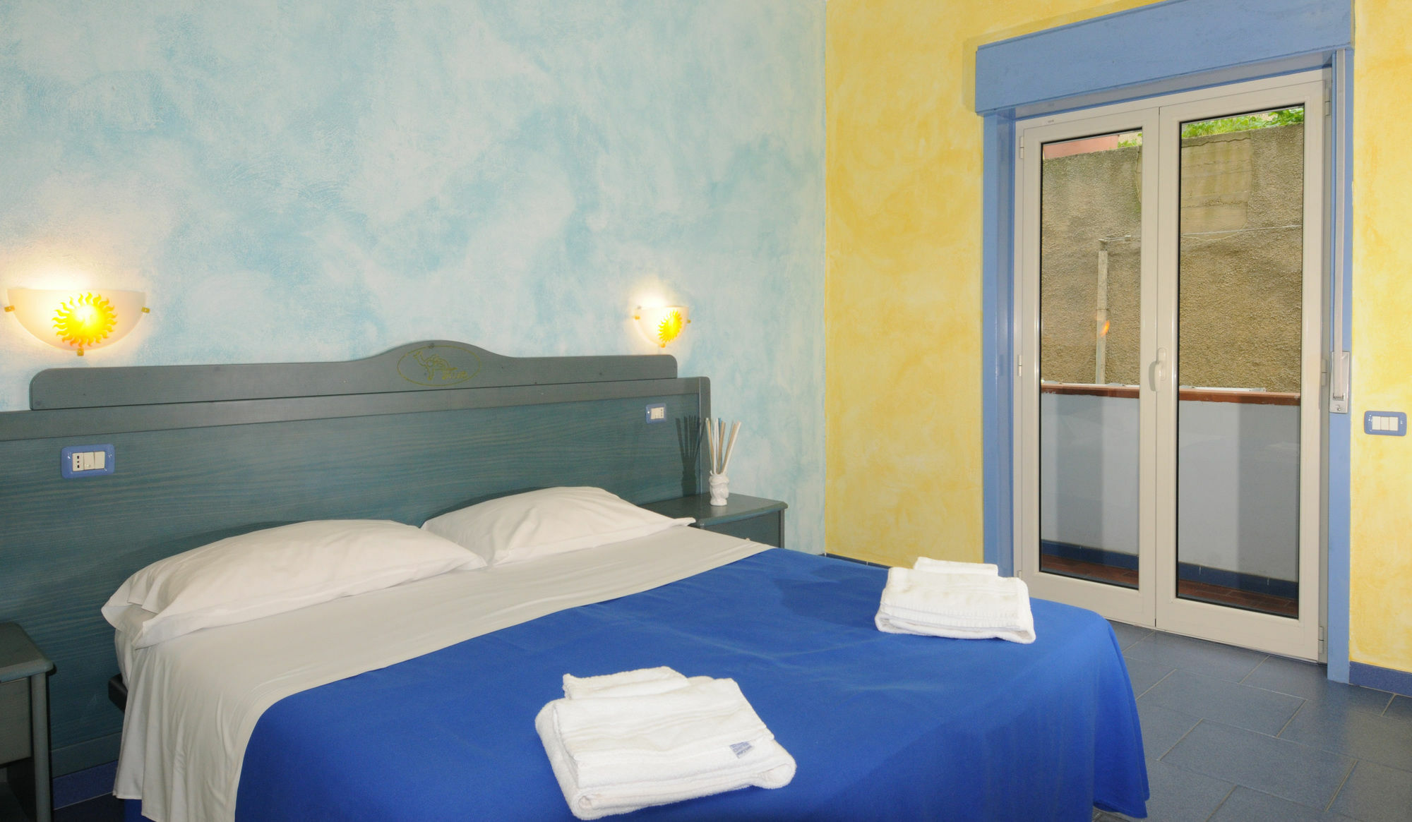 Aparthotel Oasi Azzurra à Messine Extérieur photo